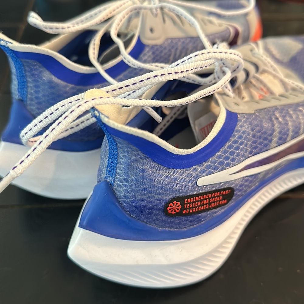 Nike Zoom Gravity - Miami Men’s 8.5 (also fits a women’s size 9)